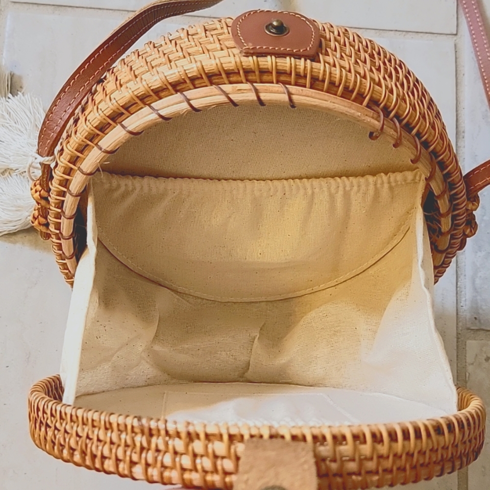 Boho Round Rattan Crossbody - Picture 4 of 7